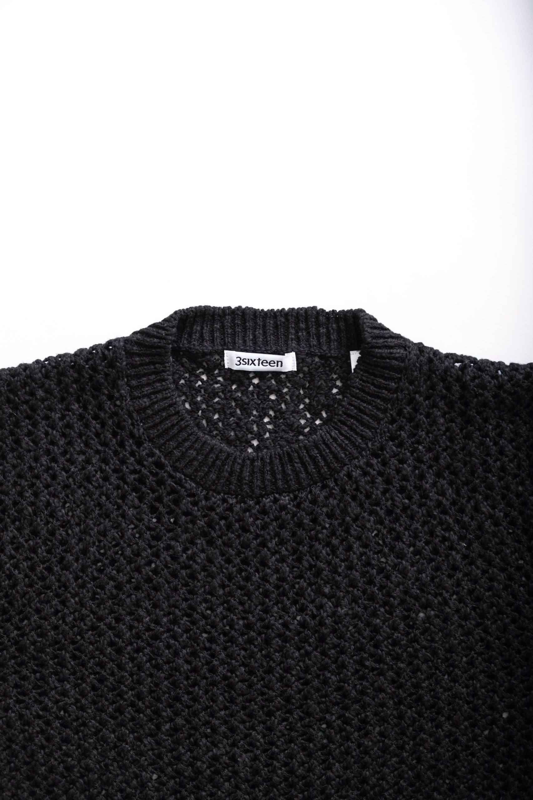 KNIT T - BLACK MESH