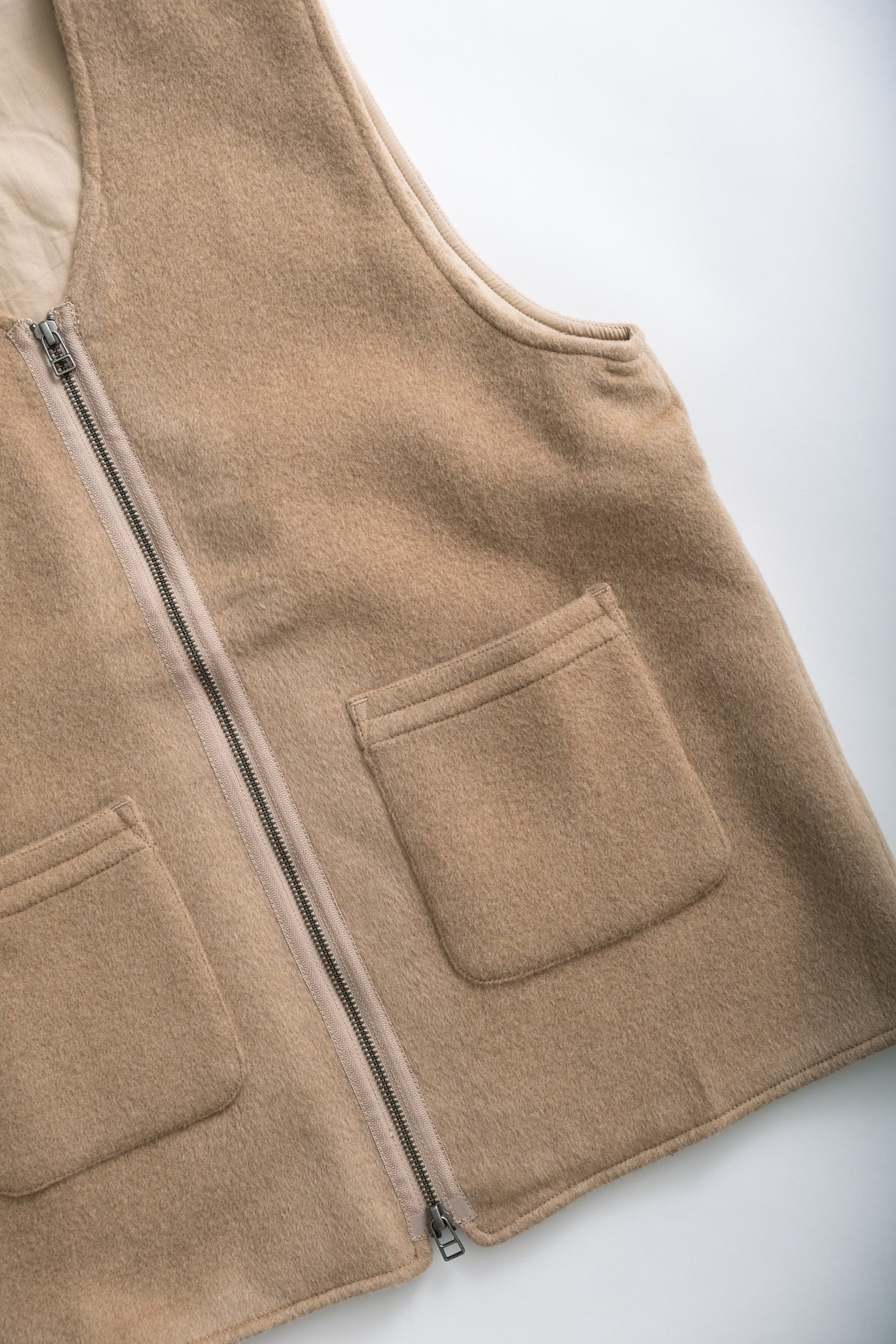 ZIP VEST - COYOTE CASHMERE